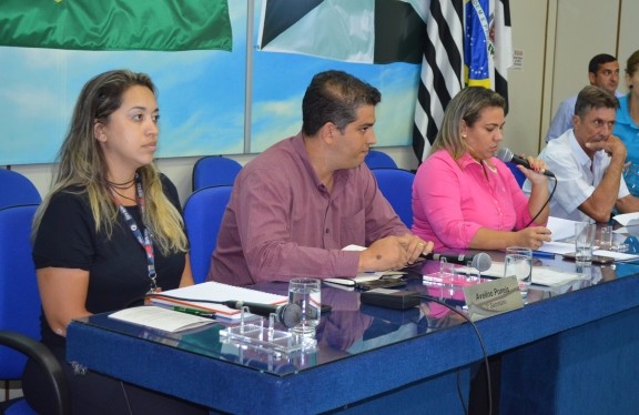 201738_FOTO - Câmara sedia debate sobre transtorno de caminhões no estorno de supermercado